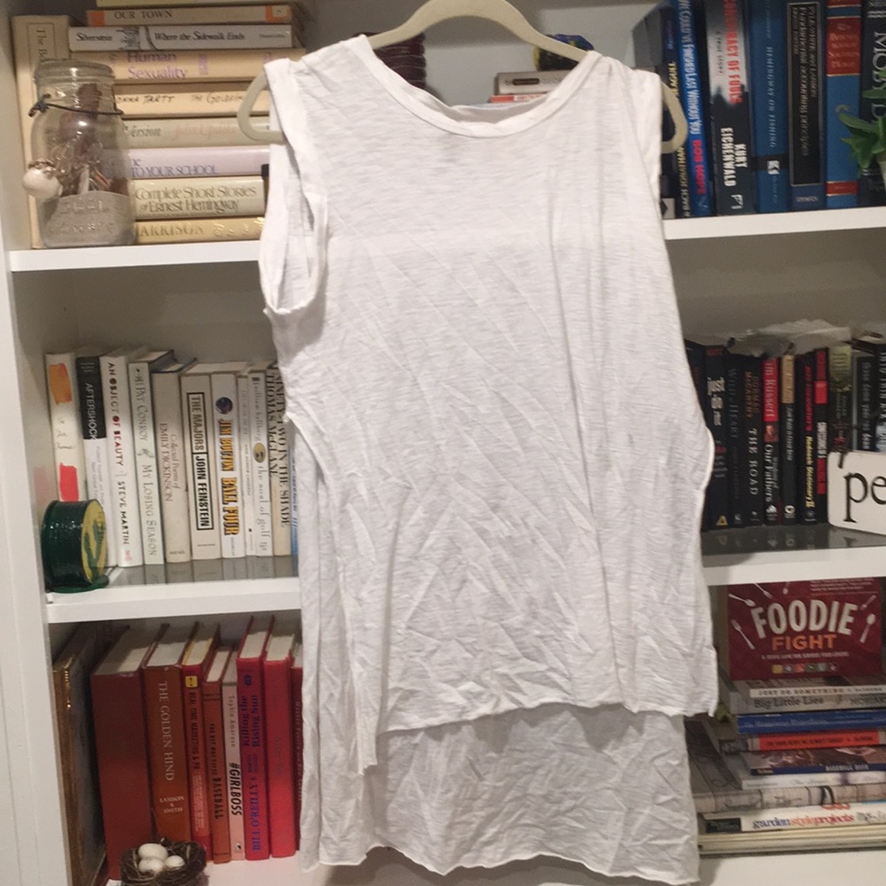 Muscle high low tank